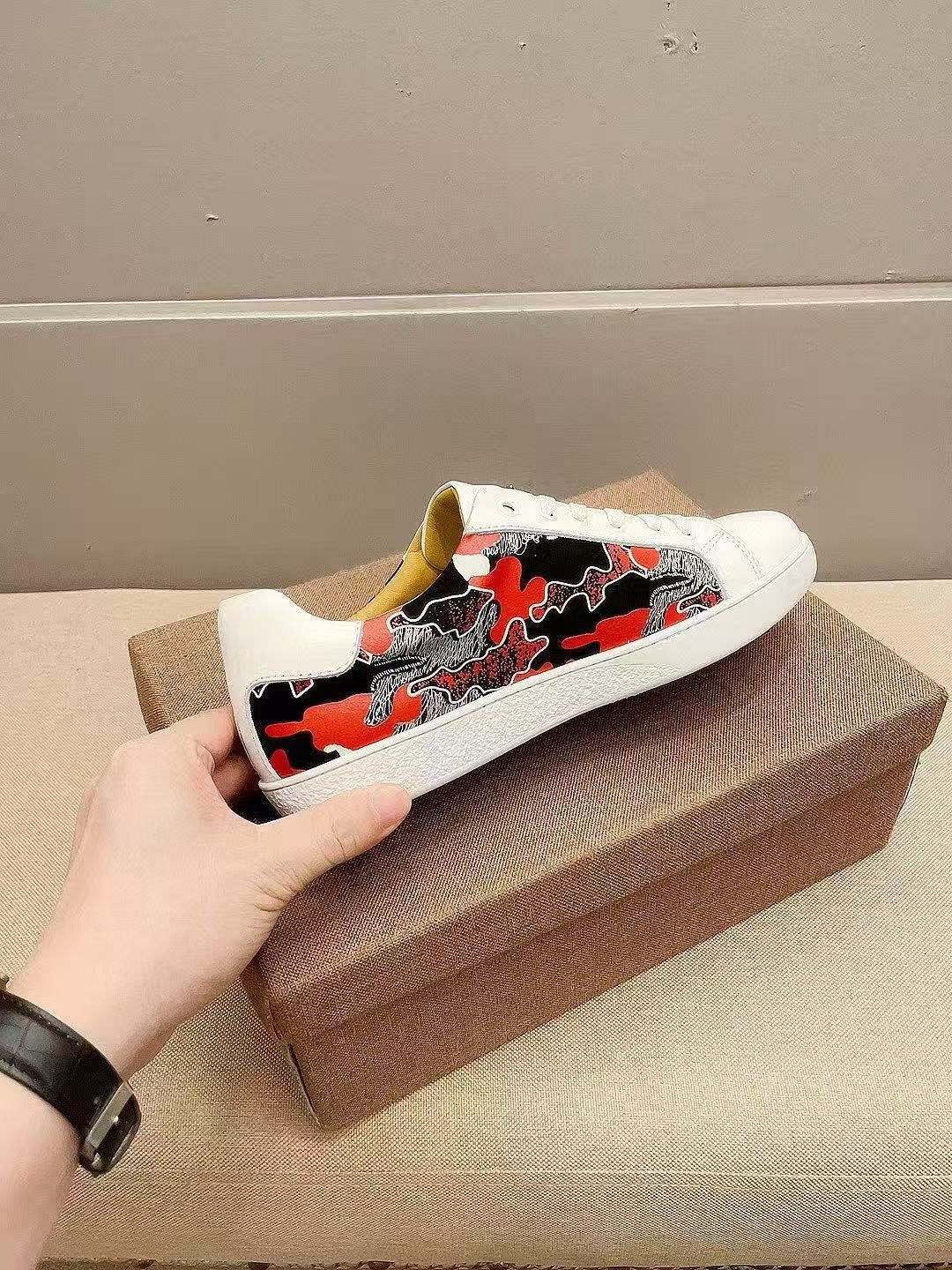 Gucci White Low-Top Sneakers with Black and Red Sides